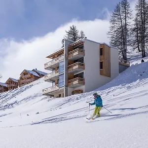 Névalhaia Le Hotel